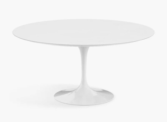 Image 1 of Saarinen round dining table 137cm white
