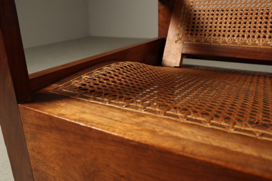 Image 1 of Sillón de salón de teca de estilo arquitectónico de mediados de siglo con asiento de mimbre, década de 1950.