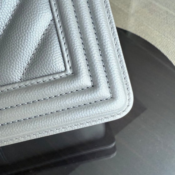 Image 1 of Borsa Chanel Boy Medium - Caviar 25CM Chevron Metallic Silver Ruthenium Silver Hardware Series 22