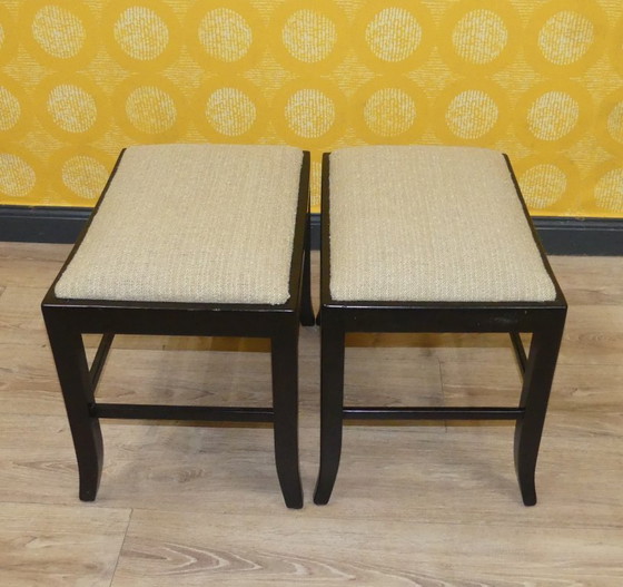 Image 1 of Set von 2 schlichte 1930er Jahre Hocker Sitz Federkern gepolstert vintage antik retro nostalgie Schemel Fußbank