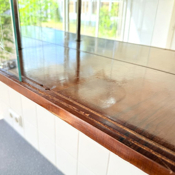 Image 1 of Vetrina pensile di lusso in legno con elementi in vetro