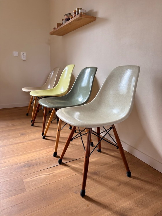 Image 1 of Eames Chair Fiberglas-Esszimmerstühle (8)