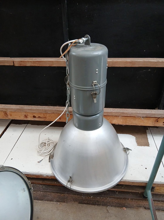 Industrielle Lampen, Pendelleuchten, Glas, Metall, Grau (Foto 7 von 9)