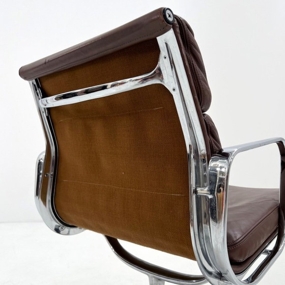 Image 1 of Bruine leren EA208 Softpad bureaustoel van C. & R. Eames voor Herman Miller, jaren 70.
