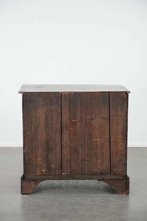 Image 1 of Commode ancienne anglaise en chêne, subtile, datant du XVIIIe siècle