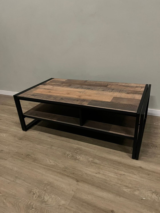 Image 1 of Avalon coffee table Henders and Hazel