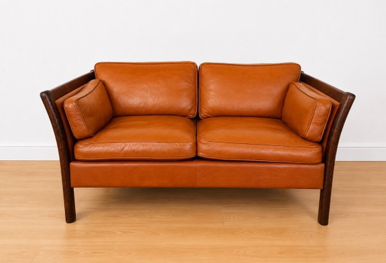 Divano vintage danese a due posti in pelle color cognac, stile metà secolo, anni '60. (photo 5 of 8)