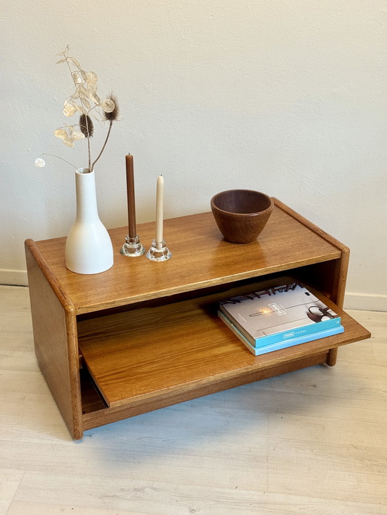 Image 1 of Tavolino laterale vintage danese in teak per mobili audio/TV