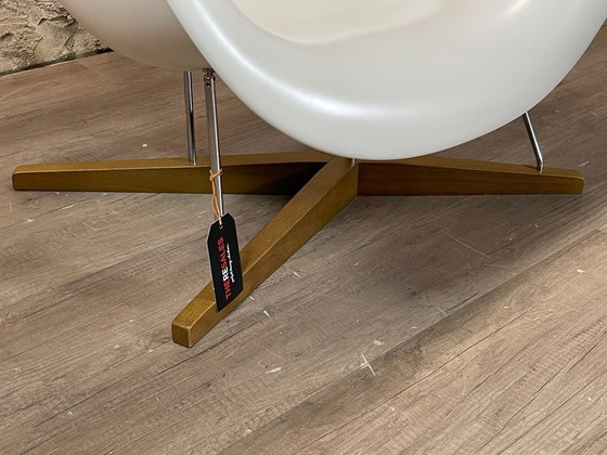 Image 1 of Vitra La Chaise
