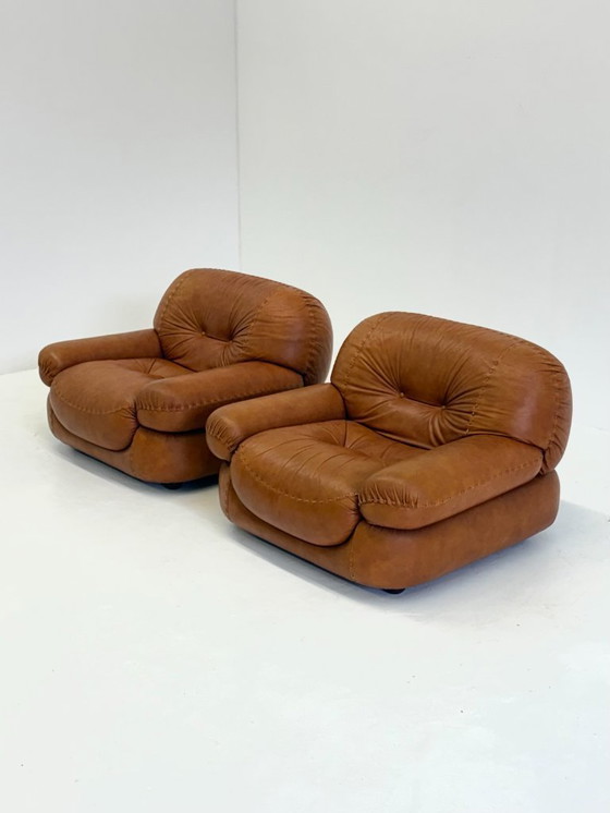 Image 1 of Poltrona Sapporo in pelle marrone cognac per Mobil Girgi
