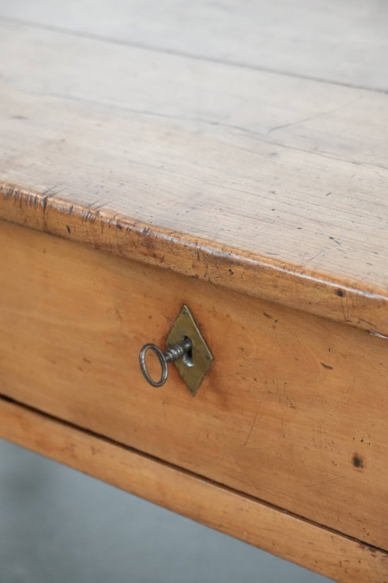 Image 1 of Antieke Franse salontafel gemaakt van vruchtenbomenhout uitgevoerd met twee lades