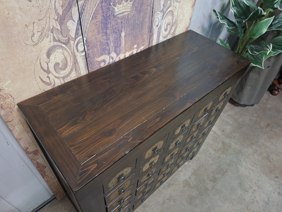 Image 1 of Antike chinesische Kommode, Apothekerschrank, Aktenschrank, Maße 105 x 42 cm und 100 cm hoch.