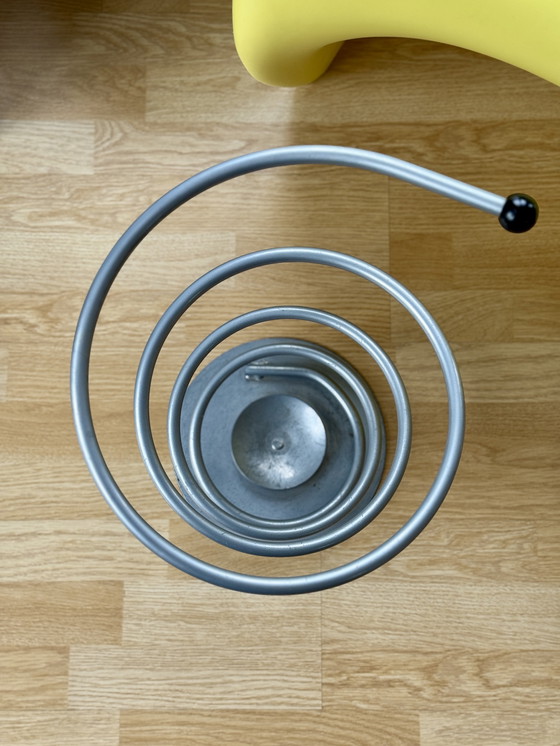 Image 1 of Porte-parapluies vintage en métal spiralé, style milieu du siècle / postmoderne années 80/90