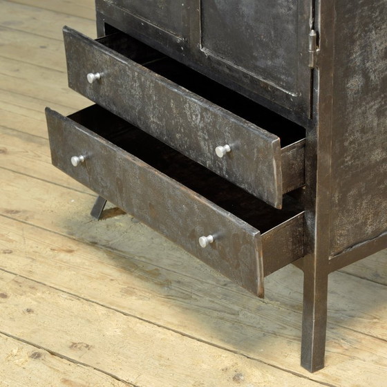 Antique industrial metal display cabinet, circa 1920 – Glass, Vintage (photo 8 of 13)