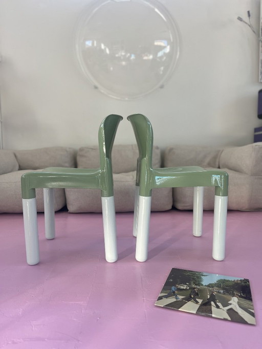 Kartell 4875 stoelen ontworpen door Carlo Bartoli