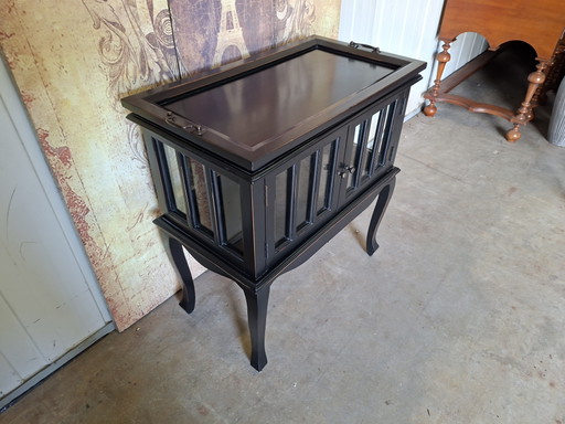 Oriental tea cabinet, display cabinet, whiskey bar, wine cabinet with removable tray, dimensions 62x41cm and 76cm high