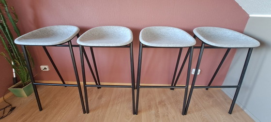 4 x De Vorm LJ 3 Barhocker aus PET-Filz mit schwarzem Stahlrahmen – Other, Metal (photo 3 of 16)