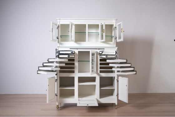 Mobile per strumenti dentali tedesco di Arnold Biber, Pforzheim, circa 1920, Vetrine, Legno, Bianco (foto 4 di 19)