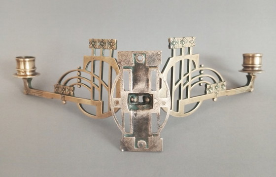 Image 1 of Geometrische messing kandelaar voor aan de muur in secessionistische/art nouveau-stijl, ca. 1900.