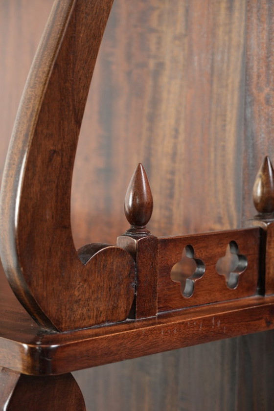 Image 1 of Sierlijke houten keuken/ leg/ boekenkast met een charmante en tijdloze klassiek Engelse uitstraling uit de 20e eeuw
