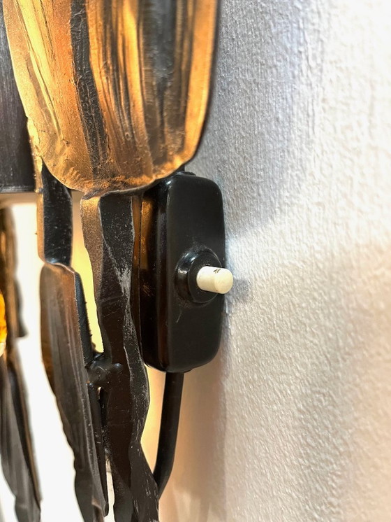 Image 1 of Große brutalistische Wandlampe aus Eisen mit Muranoglas, 1970er Jahre.