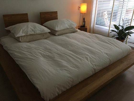 Een bed dat je niet hoeft weg te stoppen. – Tweepersoonsbedden, Wood (photo 3 of 5)