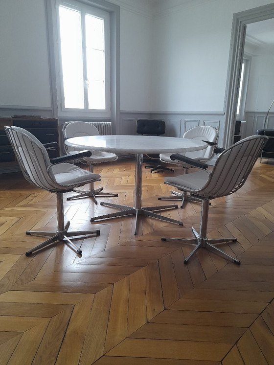 Image 1 of Arne Jacobsen A825 eettafel en 4 Gastone Rinaldi stoelen