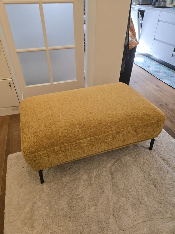 Otomana/sofá de dos plazas texturizado color amarillo mostaza – Haura Home, Loveseat (photo 3 of 5)