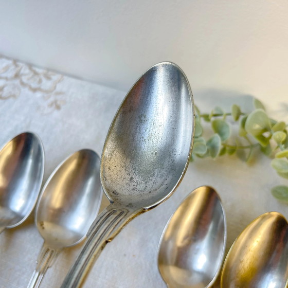 Lot de 8 cuillères de table vintage en métal argenté – Accessoires de table (photo 6 of 13)