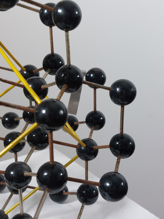 Image 1 of Ancien modèle structural, outil pédagogique de chimie, atomes, République tchèque, diamant