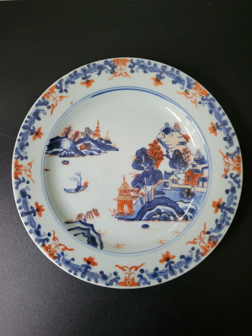 Beautiful antique Chinese porcelain bowl from the Kangxi period Imari charger.