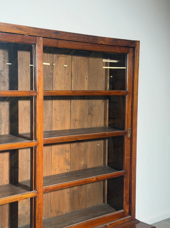 Vitrina de Teca con Puertas Correderas – Vidrio (photo 5 of 9)