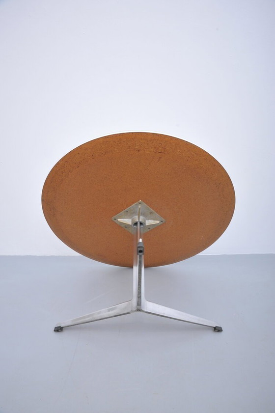 Image 1 of Arne Jacobsen Salontafel Rond Aluminium Fritz Hansen 1950