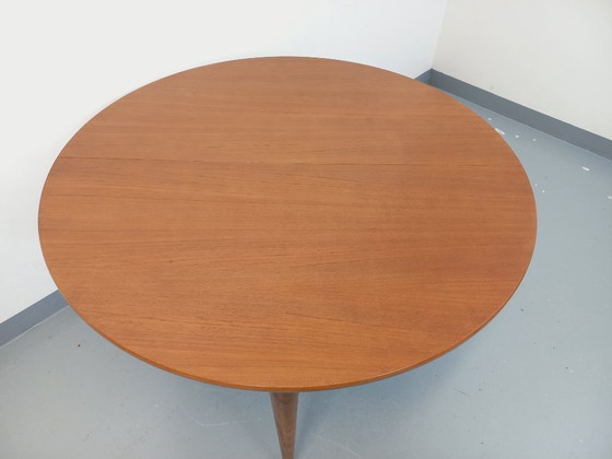 Image 1 of Vintage Scandinavian style round teak dining table from the 1950s/60s with extension