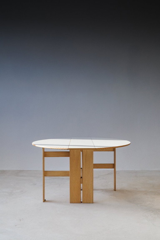 Scandinavische uitschuifbare eettafel