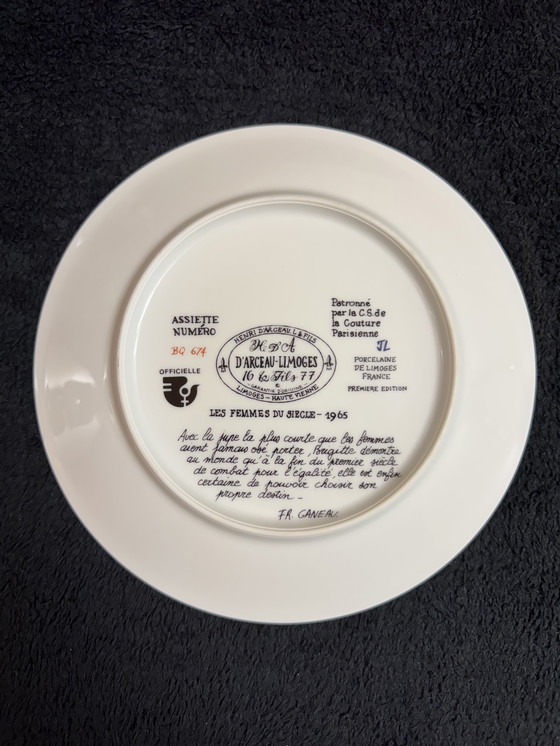 Image 1 of Raro juego completo de platos decorativos de Limoges Les Femmes du Siècle | década de 1970