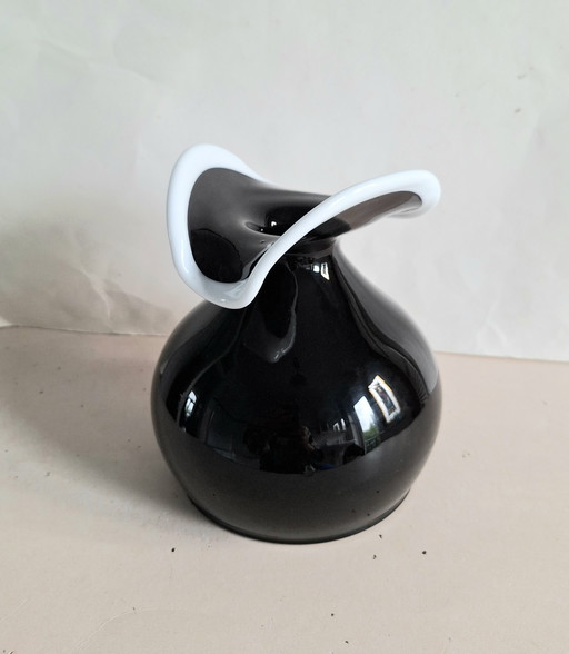 Jerzy Stuczan Orkusz design Glassware Poland. Vase black with white collar. Type Napoleon Huta.