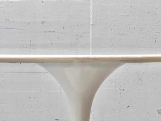 "Tulip" Tisch von Eero Saarinen für Knoll International, 1956 – Esszimmergarnitur, Fiberglass, Marble (photo 9 of 13)