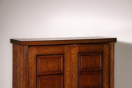 Image 1 of Meuble bar avec portes en chêne sculpté