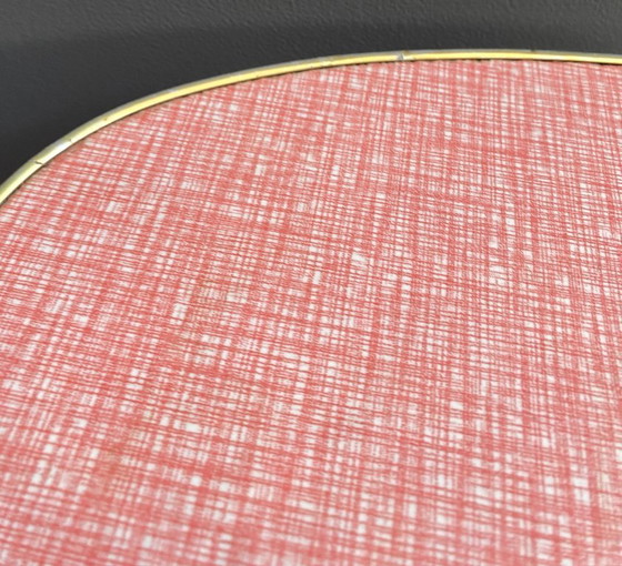 Image 1 of rot-weißer dreieckiger Blumentisch aus den 1960er Jahren (sieht rosa aus)