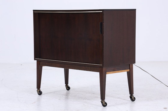 Image 1 of Bellissima cassettiera d'epoca su rotelle | Armadio di metà secolo | Armadio phono retro in legno #07-07