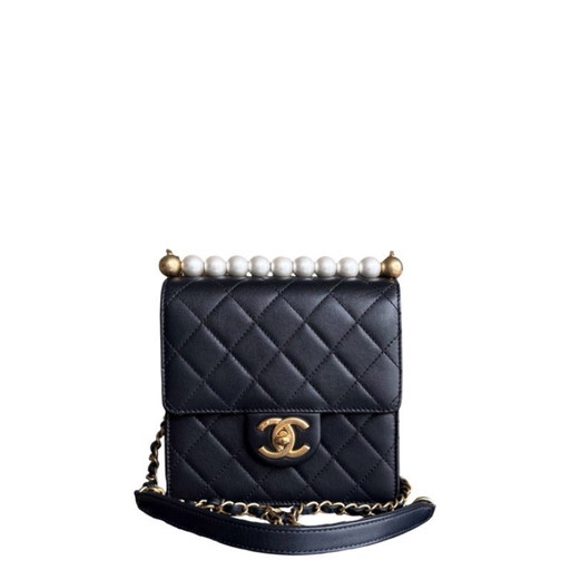 Bolso Chanel Mini Flap Chic Pearl Lambkins negro con herrajes dorados, Serie 28