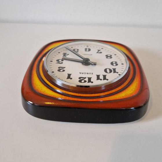 Image 1 of Jaren 70 vintage klok keramieke keukenklok oranje gele klok