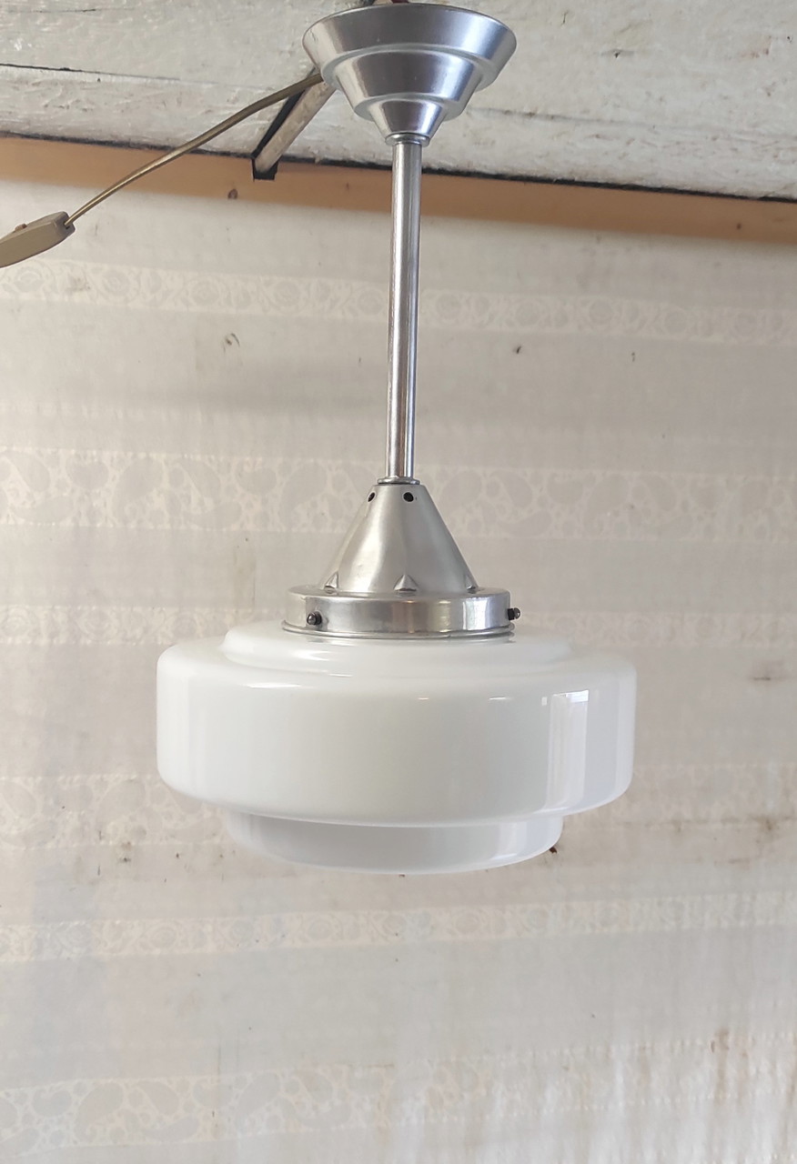 Lampada a sospensione in stile Bauhaus, globo opalino di grandi dimensioni - anni '30/'40