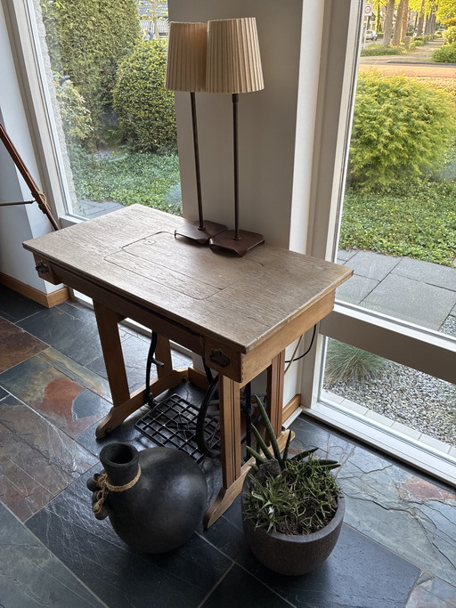 Mesa para máquina de coser antigua