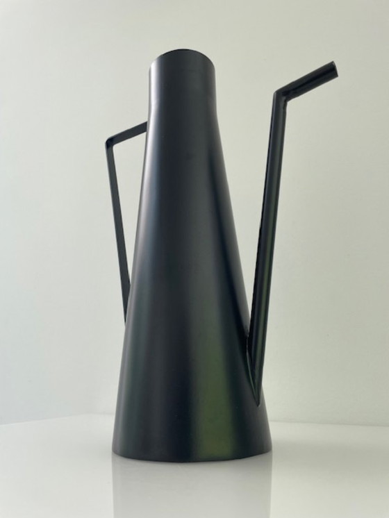 Image 1 of Annaffiatoio/vaso di design minimalista "Portici" in ferro nero opaco