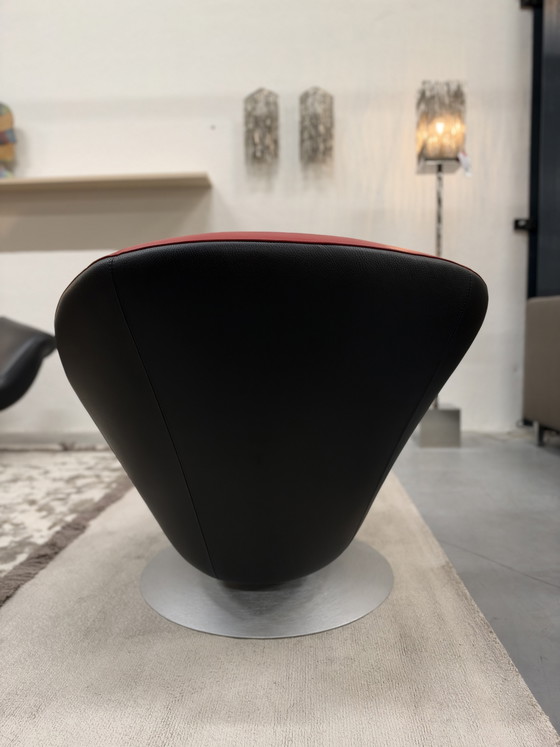 Leolux Parabolica Swivel Armchair black red leather, Modern (photo 4 of 12)