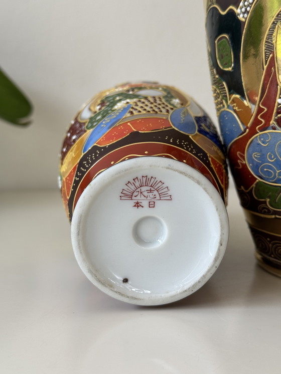 Image 1 of Vase ancien japonais de style Satsuma - avec accents dorés et décor de Geisha