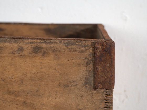 Antique Chinese wooden basket with iron straps – China, circa 1900 – Decorative Objects (photo 20 of 40)