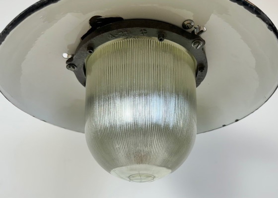 Image 1 of Lampada a sospensione in ghisa smaltata verde industriale, anni '60